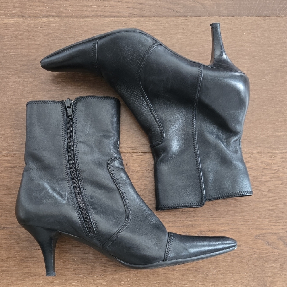 Worthington Leather Sleek Black Ankle Boots Kitten Heel Classic Closet Core